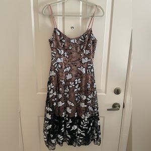 DRESS THE POPULATION NWOT Floral Black lace overlay White flowers midi dress